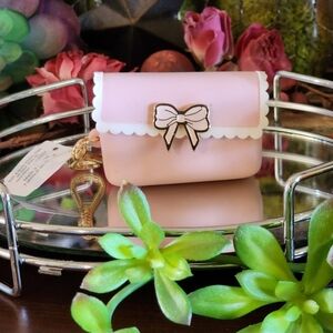 BATH & BODY WORKS Pink Scallop Bow Snap Pocketbac Holder NWT